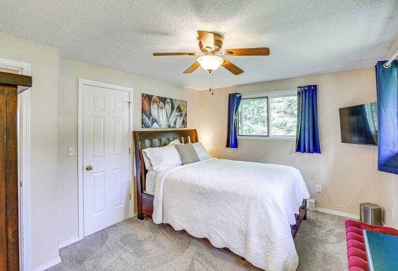 Spacious Eagle River Escape W/ Hot Tub + Views!