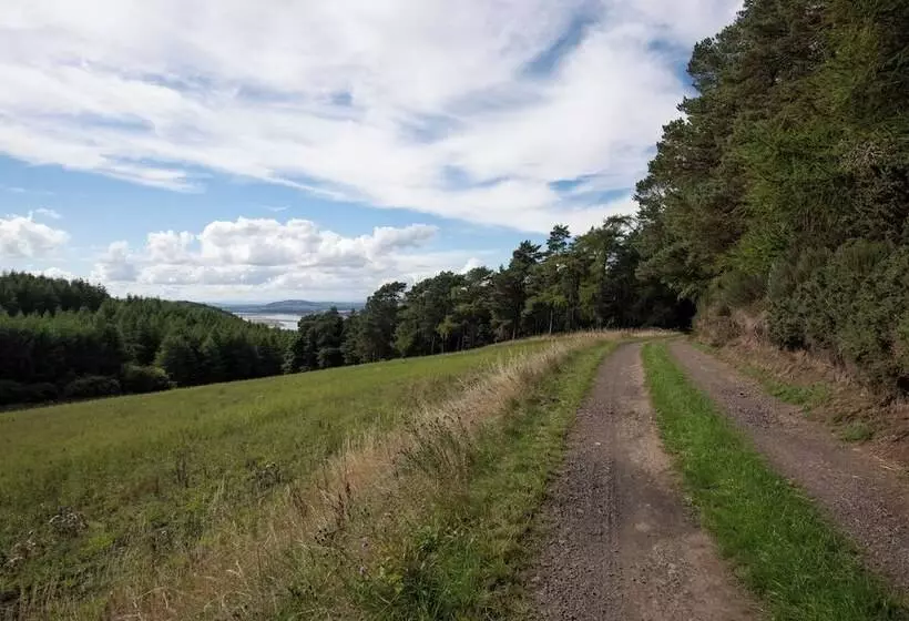 Luxurious Snug With Hottub Which Sleeps 2 In Fife