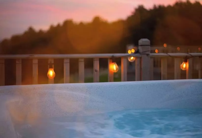 Luxurious Snug With Hottub Which Sleeps 2 In Fife