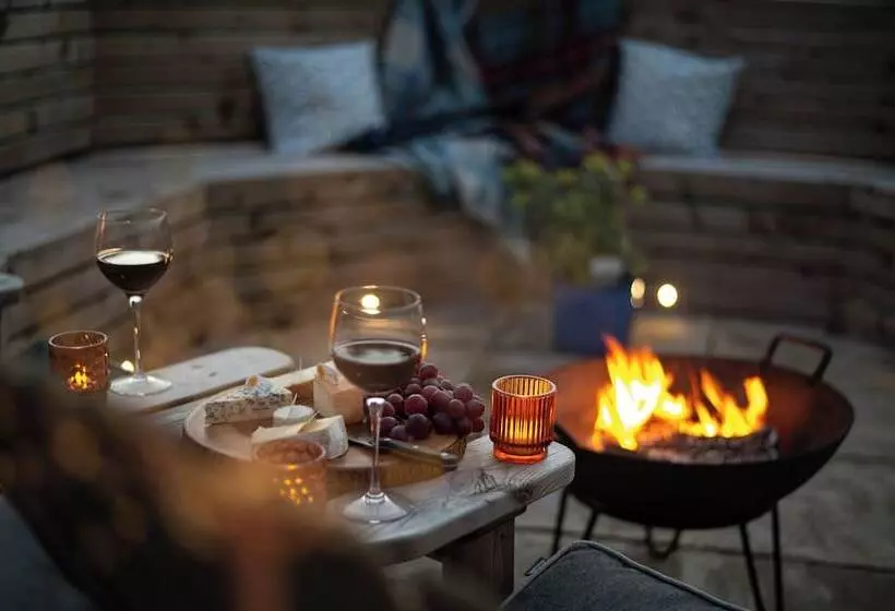 Luxurious Snug With Hottub Which Sleeps 2 In Fife