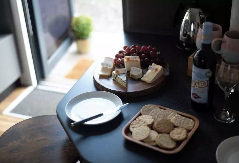 Luxurious Snug With Hottub Which Sleeps 2 In Fife