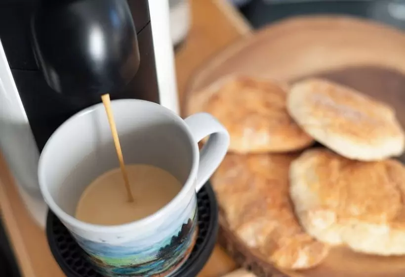 Luxurious Snug With Hottub Which Sleeps 2 In Fife