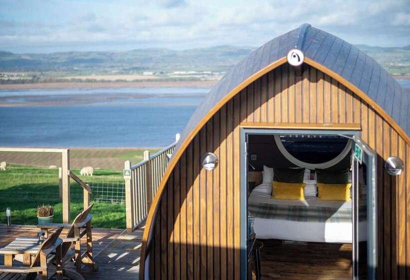 Luxurious Snug With Hottub Which Sleeps 2 In Fife