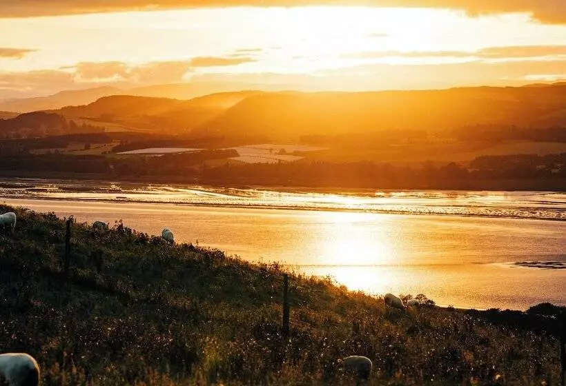 Luxurious Snug With Hottub Which Sleeps 2 In Fife