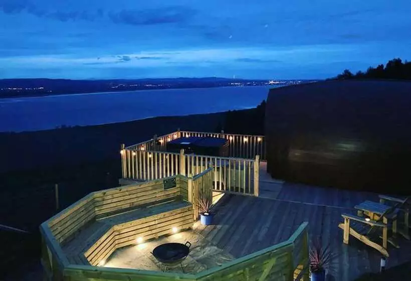 Luxurious Snug With Hottub Which Sleeps 2 In Fife