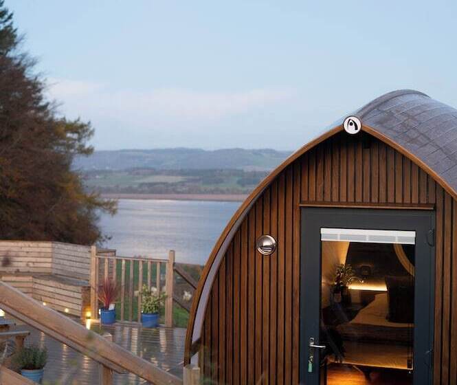 Luxurious Snug With Hottub Which Sleeps 2 In Fife