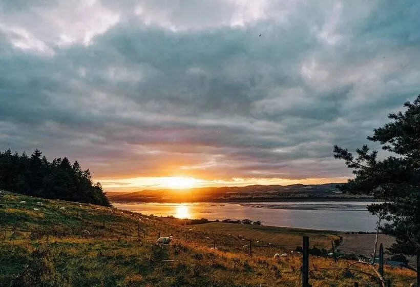 Luxurious Snug With Hottub Which Sleeps 2 In Fife