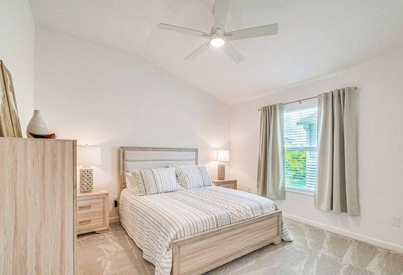 Villages Home In Gated Community W/ Pool Access!