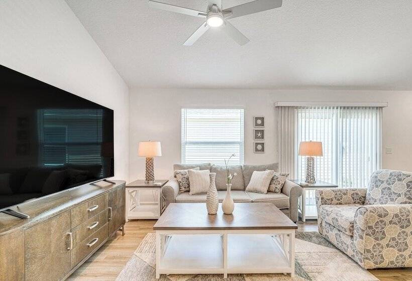 Villages Home In Gated Community W/ Pool Access!