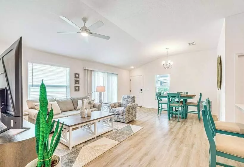 Villages Home In Gated Community W/ Pool Access!
