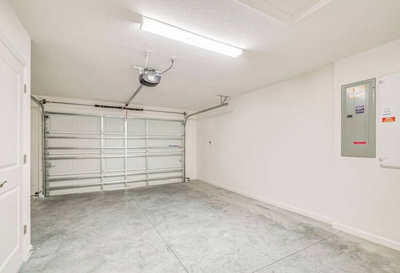 Villages Home In Gated Community W/ Pool Access!