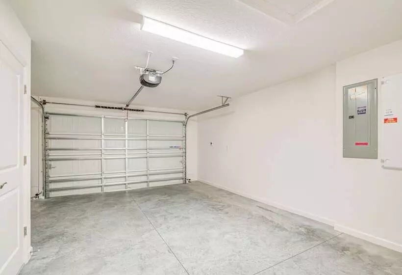 Villages Home In Gated Community W/ Pool Access!