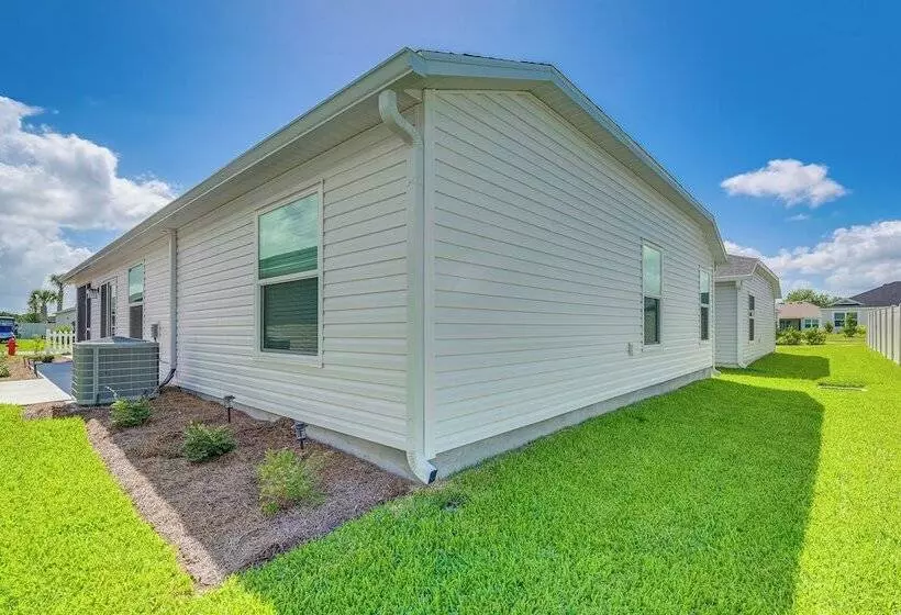 Villages Home In Gated Community W/ Pool Access!