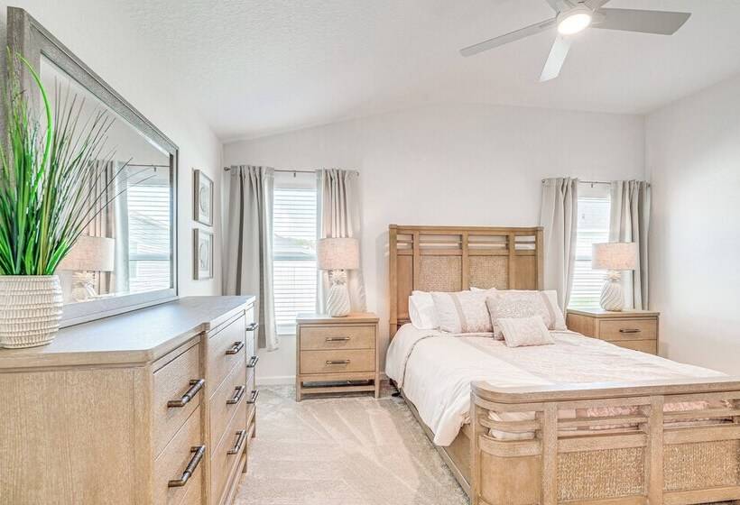 Villages Home In Gated Community W/ Pool Access!