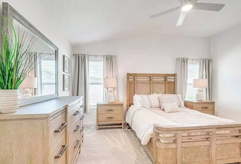 Villages Home In Gated Community W/ Pool Access!