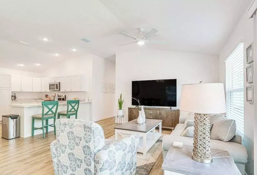 Villages Home In Gated Community W/ Pool Access!