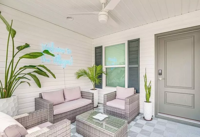 Villages Home In Gated Community W/ Pool Access!