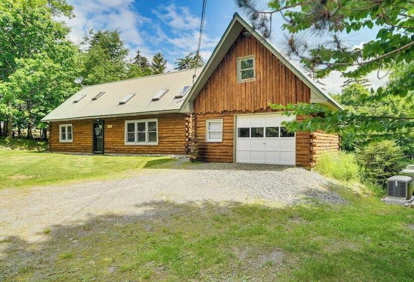 Woodsy Beaver Cove Cabin W/ Deck & Fire Pit!