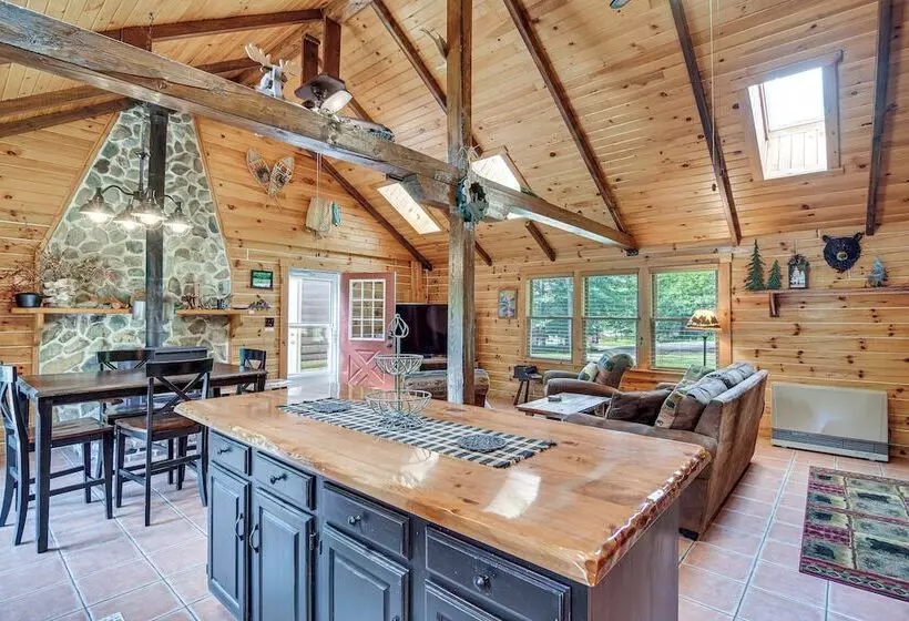 Woodsy Beaver Cove Cabin W/ Deck & Fire Pit!