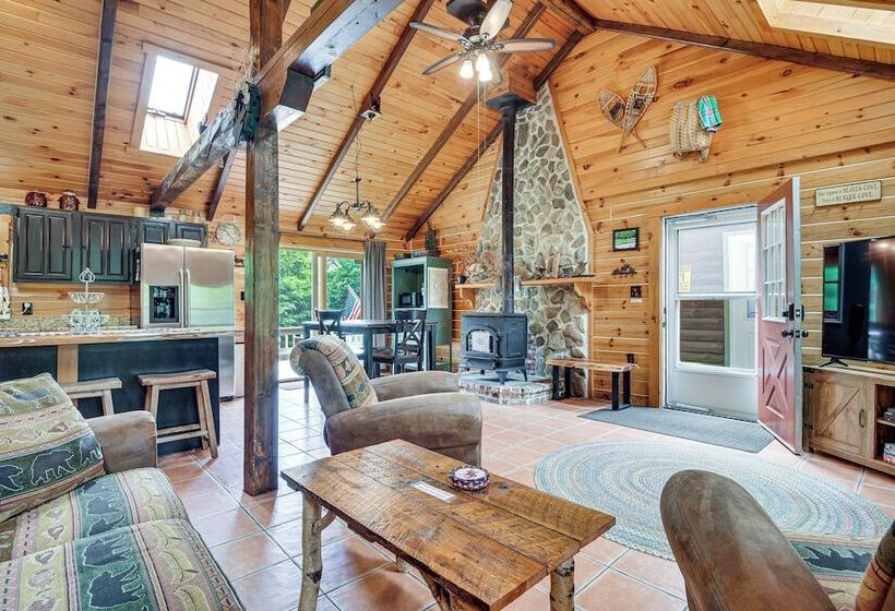 Woodsy Beaver Cove Cabin W/ Deck & Fire Pit!