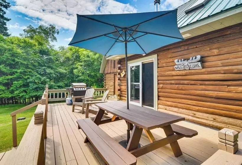 Woodsy Beaver Cove Cabin W/ Deck & Fire Pit!