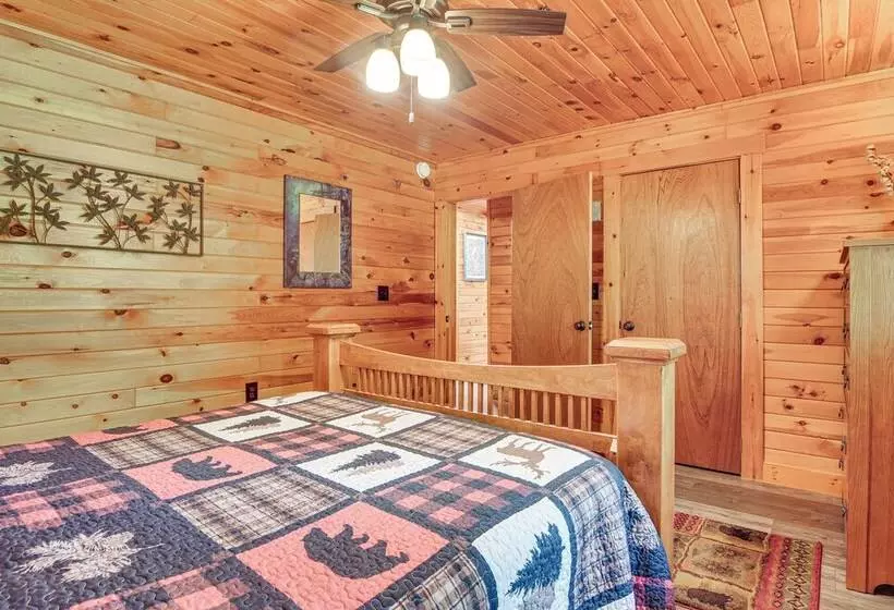 Woodsy Beaver Cove Cabin W/ Deck & Fire Pit!