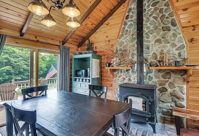 Woodsy Beaver Cove Cabin W/ Deck & Fire Pit!