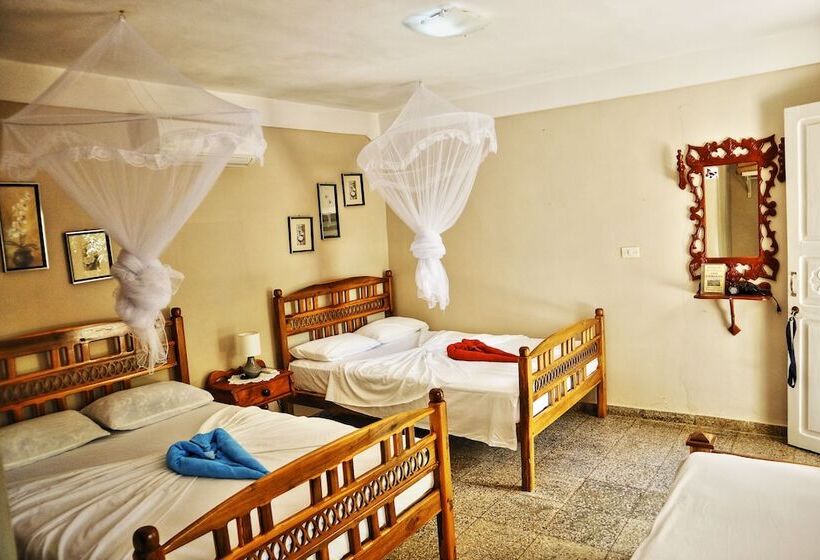 Aamiaismajoitus (B&B) Villa Tomasa