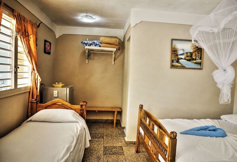 Aamiaismajoitus (B&B) Villa Tomasa