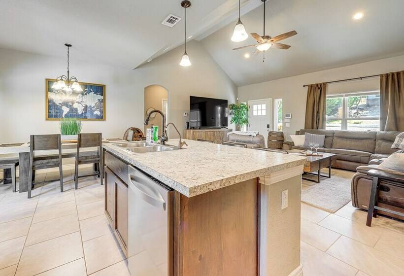 Canyon Lake Home W/ Private Pool, Hot Tub & Sauna!