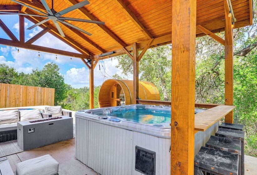 Canyon Lake Home W/ Private Pool, Hot Tub & Sauna!