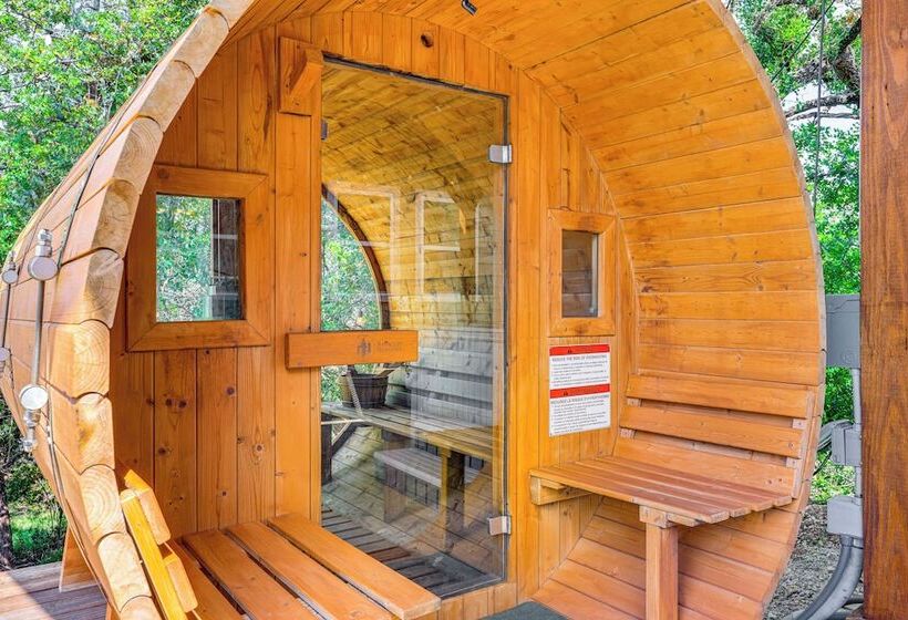 Canyon Lake Home W/ Private Pool, Hot Tub & Sauna!