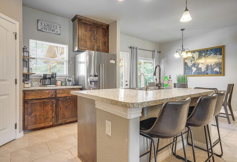 Canyon Lake Home W/ Private Pool, Hot Tub & Sauna!