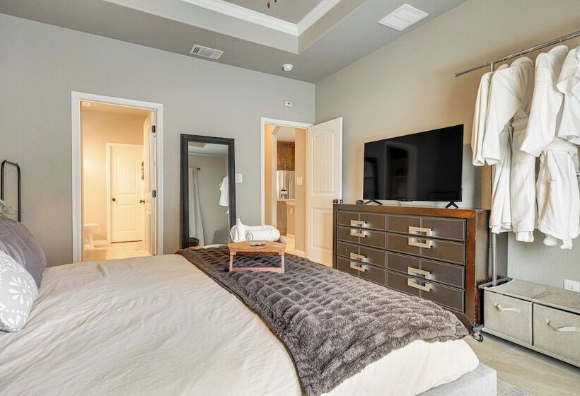 Canyon Lake Home W/ Private Pool, Hot Tub & Sauna!