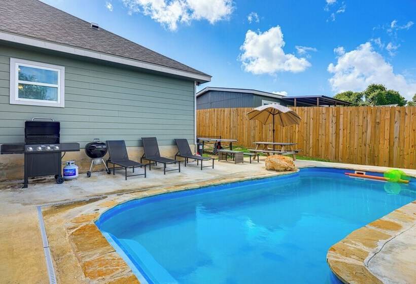 Canyon Lake Home W/ Private Pool, Hot Tub & Sauna!