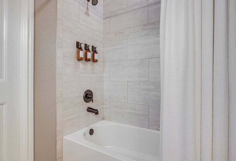 Canyon Lake Home W/ Private Pool, Hot Tub & Sauna!