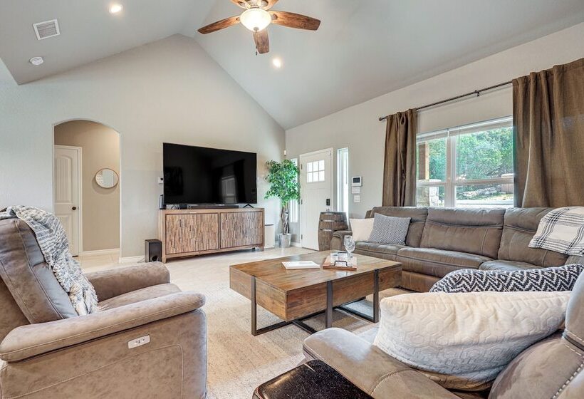 Canyon Lake Home W/ Private Pool, Hot Tub & Sauna!
