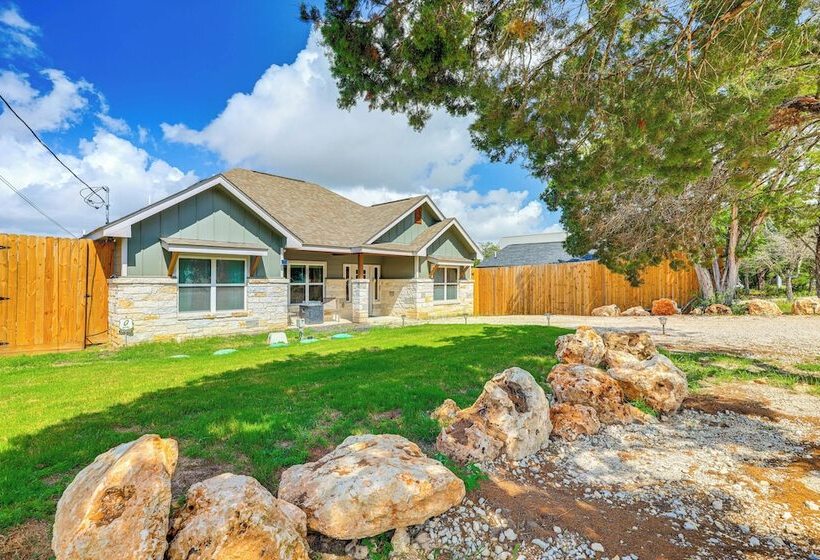 Canyon Lake Home W/ Private Pool, Hot Tub & Sauna!