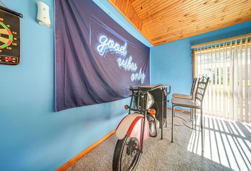 Lake Erie Escape: Family Friendly Home W/ Patio