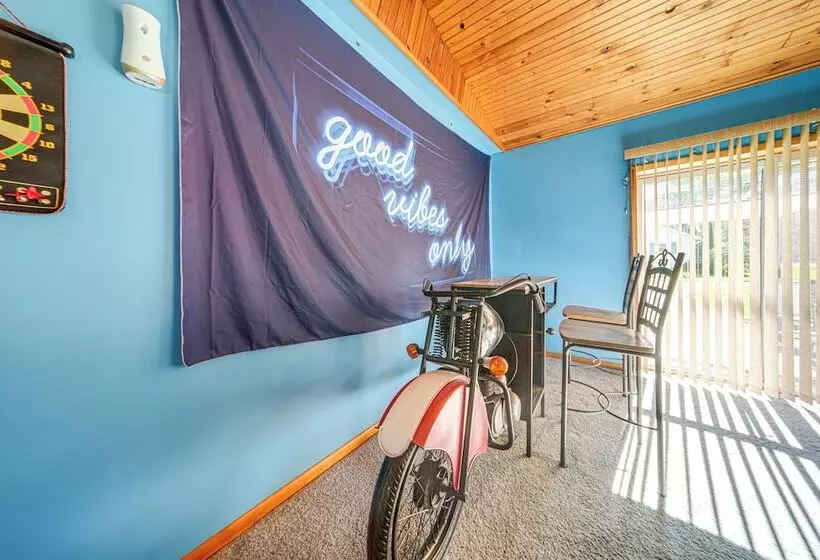 Lake Erie Escape: Family Friendly Home W/ Patio