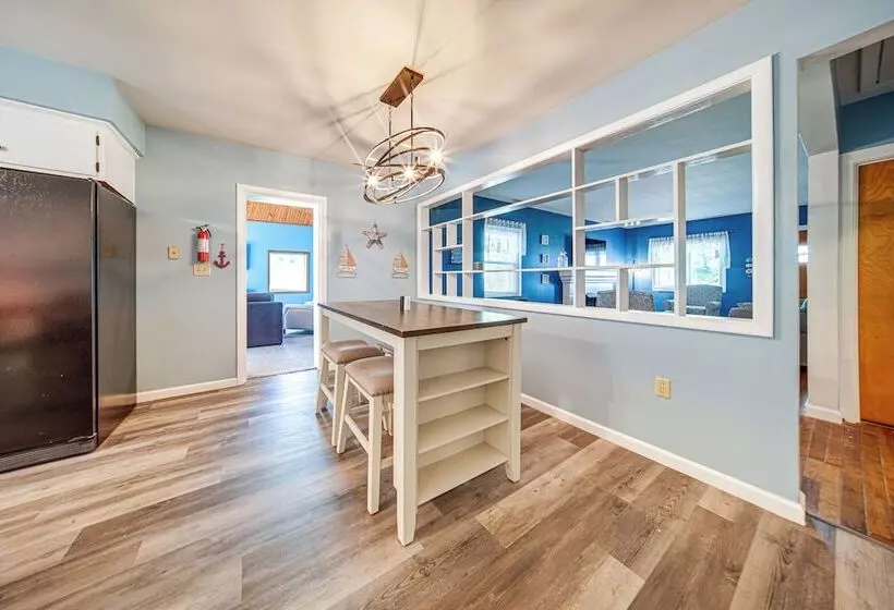 Lake Erie Escape: Family Friendly Home W/ Patio