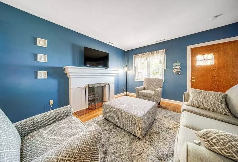 Lake Erie Escape: Family Friendly Home W/ Patio