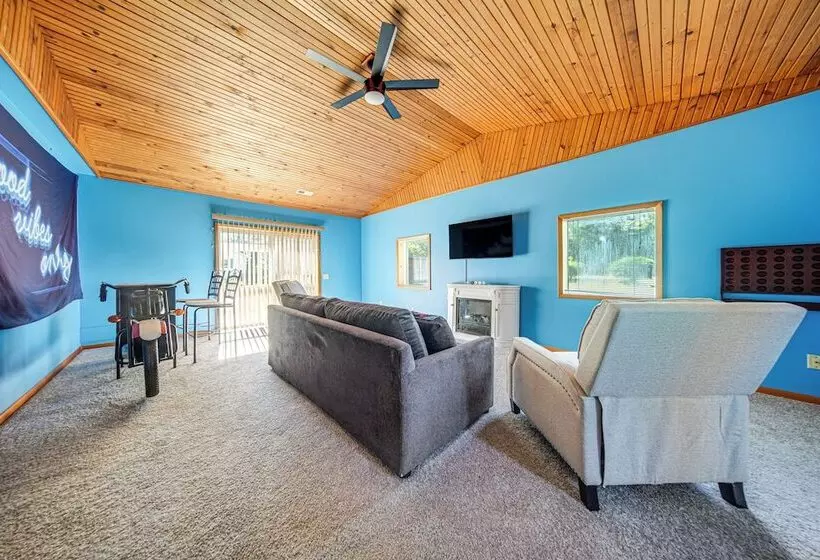 Lake Erie Escape: Family Friendly Home W/ Patio