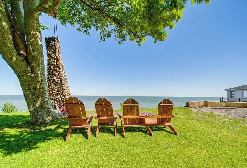 Lake Erie Escape: Family Friendly Home W/ Patio