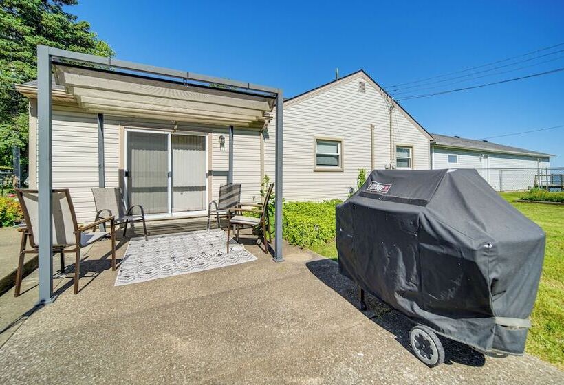 Lake Erie Escape: Family Friendly Home W/ Patio