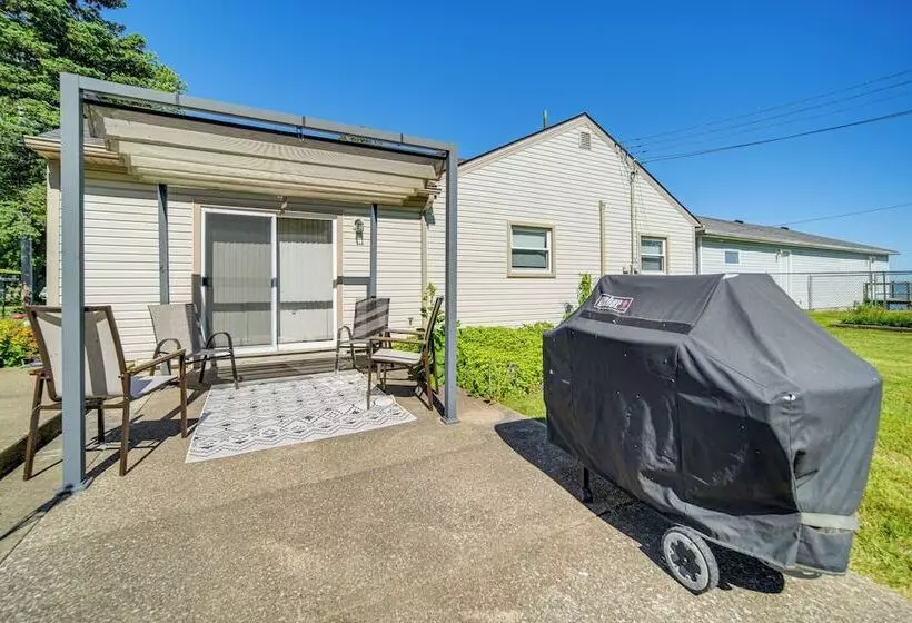 Lake Erie Escape: Family Friendly Home W/ Patio