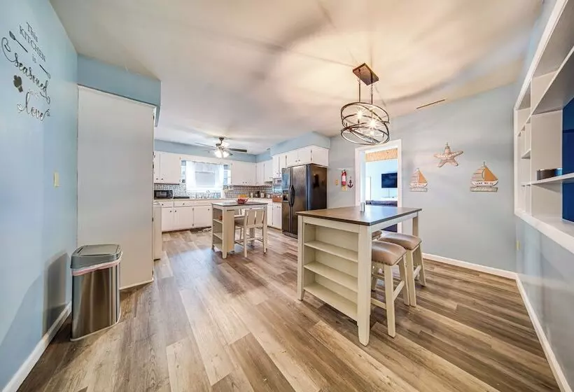 Lake Erie Escape: Family Friendly Home W/ Patio