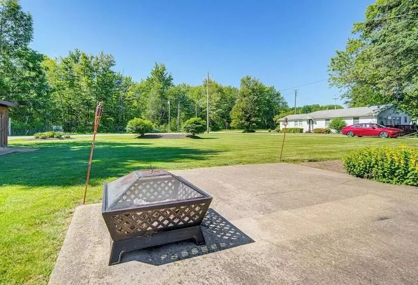 Lake Erie Escape: Family Friendly Home W/ Patio