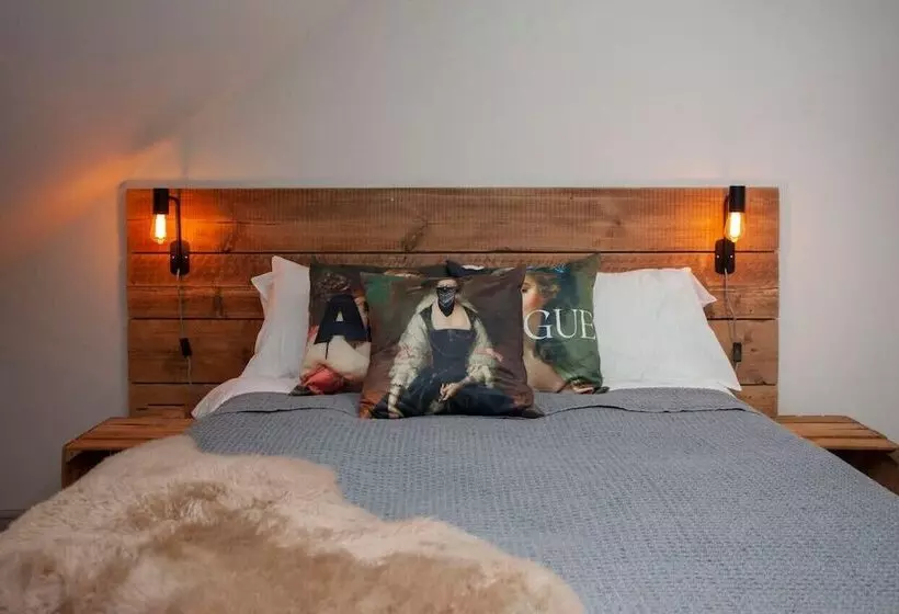 Higgihaus Cabot Mews Apart