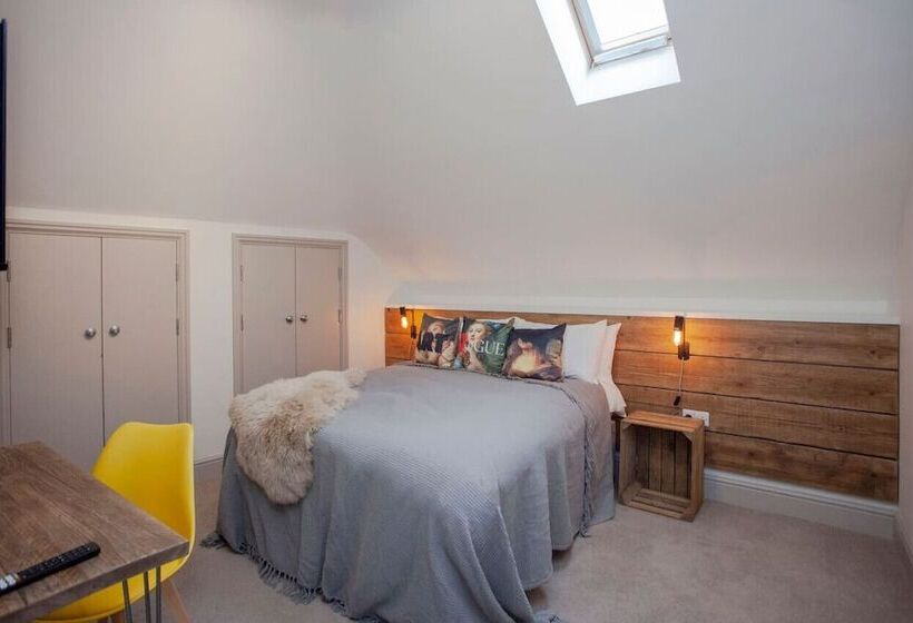 Higgihaus Cabot Mews Apart